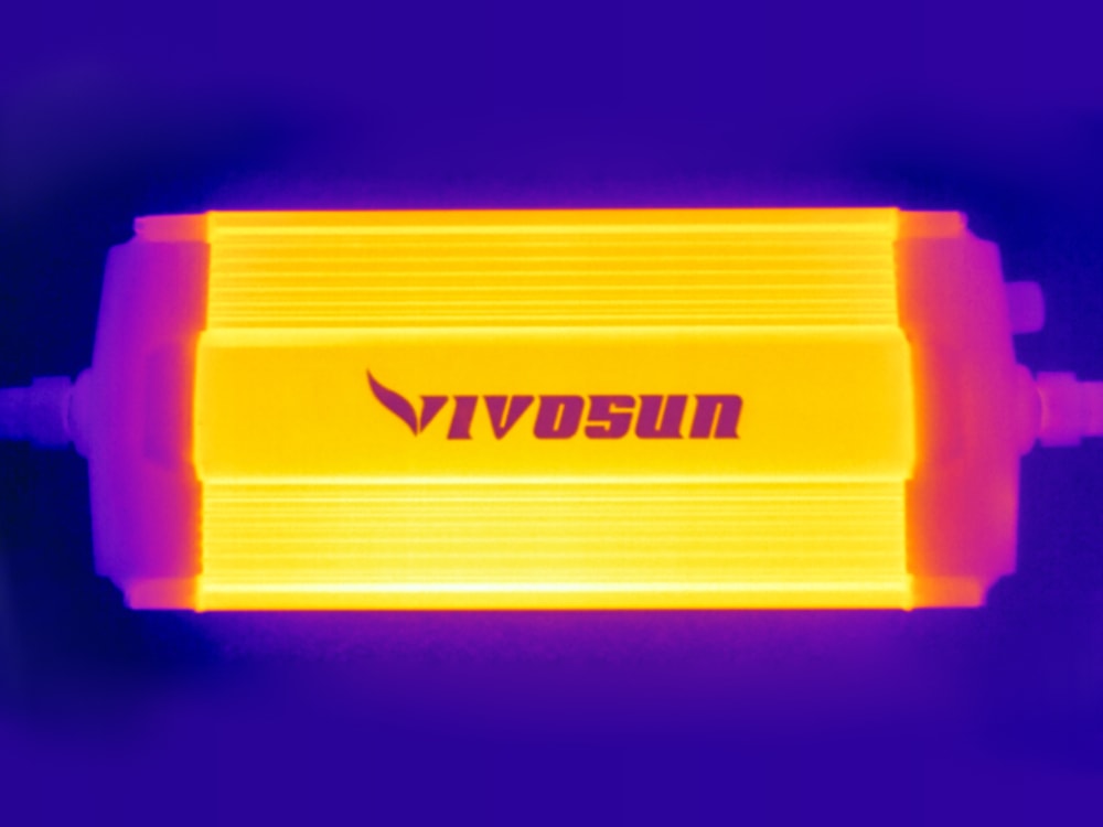 A Detailed Look into the VIVOSUN VS4300 LED